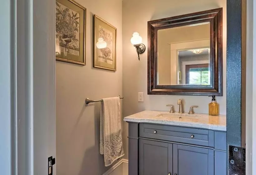 Upscale Arts + Crafts Bungalow W/ Yard, Pool!