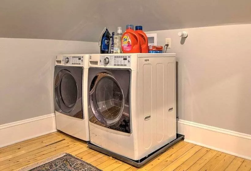 Upscale Arts + Crafts Bungalow W/ Yard, Pool!