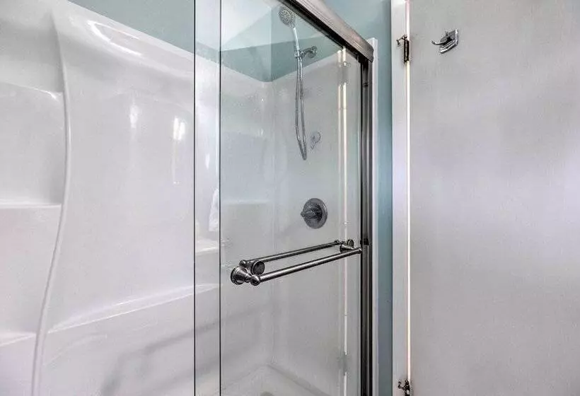 Waterfront Lancaster House W/ Grill & Dock Access!