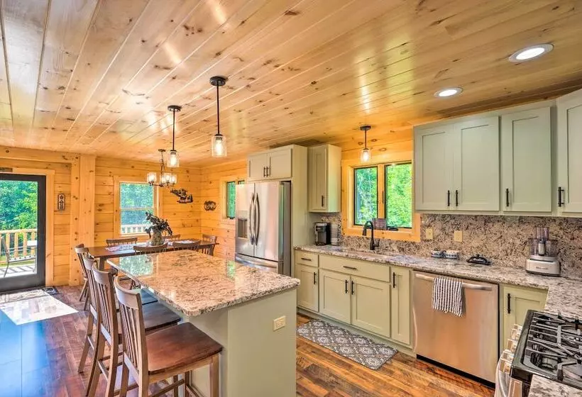 Peaceful North Haverhill Haven W/ Wood Fire Pit