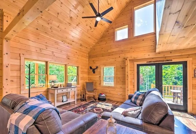 Peaceful North Haverhill Haven W/ Wood Fire Pit