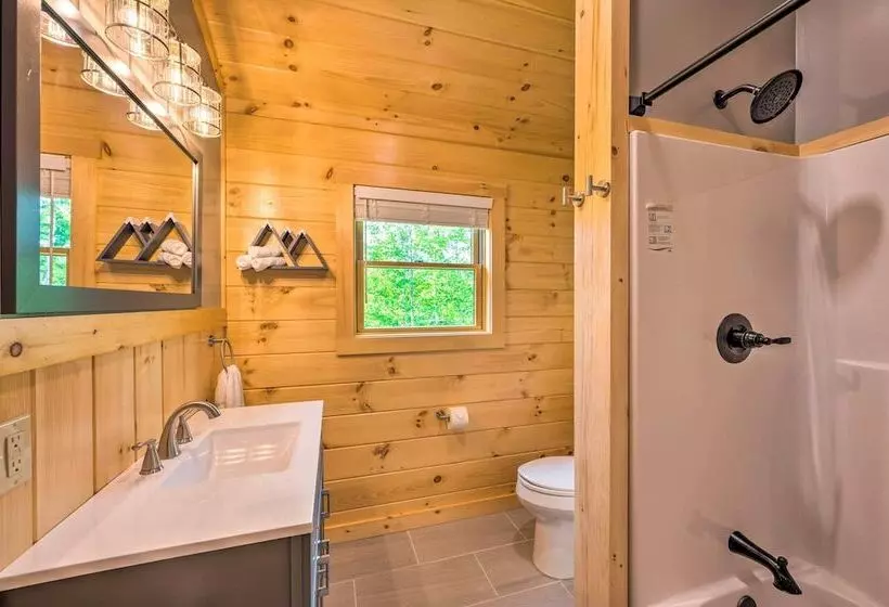 Peaceful North Haverhill Haven W/ Wood Fire Pit