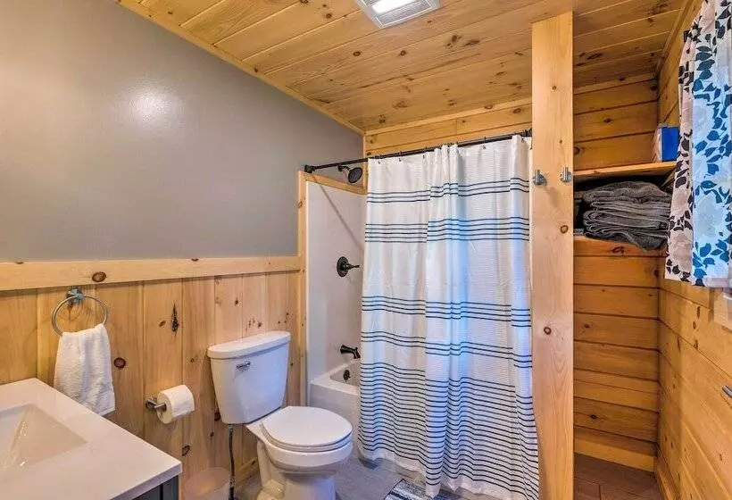 Peaceful North Haverhill Haven W/ Wood Fire Pit