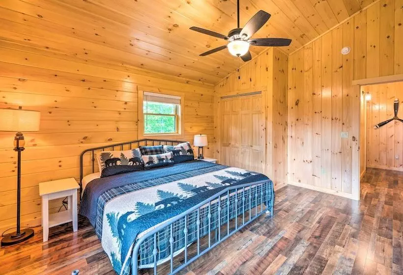 Peaceful North Haverhill Haven W/ Wood Fire Pit