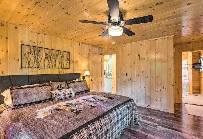 Peaceful North Haverhill Haven W/ Wood Fire Pit