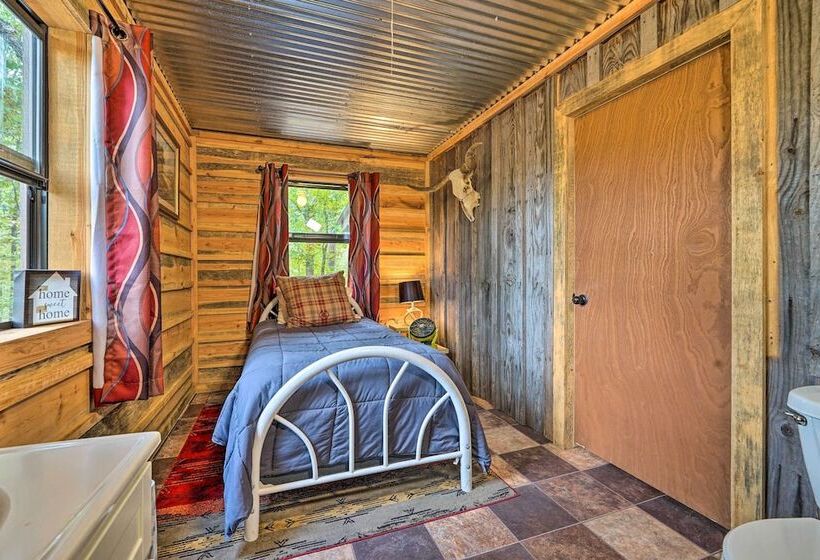 Wright City Cabin W/ Fire Pit + Forest Views!