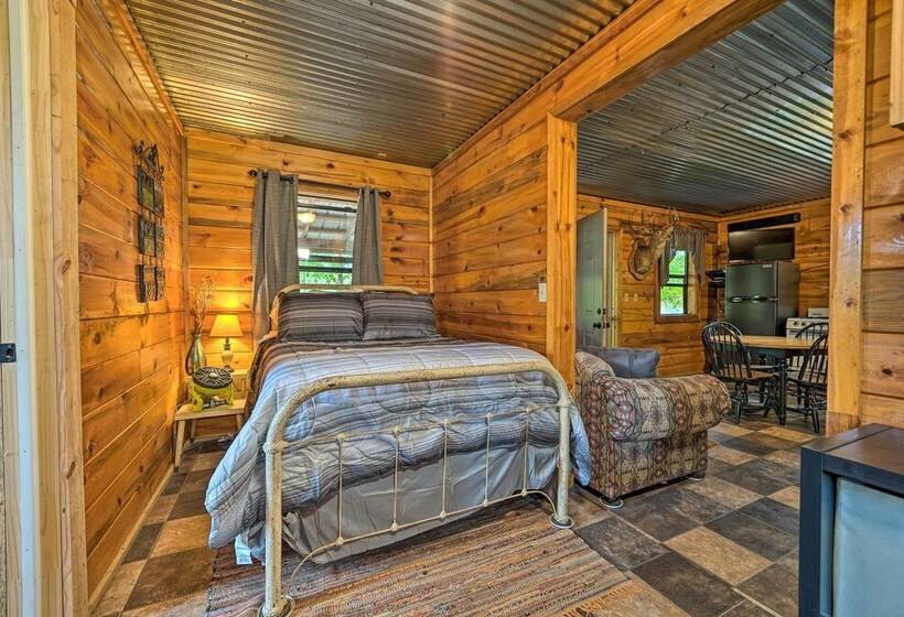 Wright City Cabin W/ Fire Pit + Forest Views!