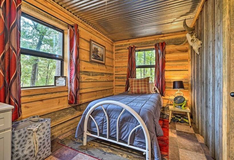 Wright City Cabin W/ Fire Pit + Forest Views!