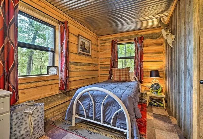 Wright City Cabin W/ Fire Pit + Forest Views!