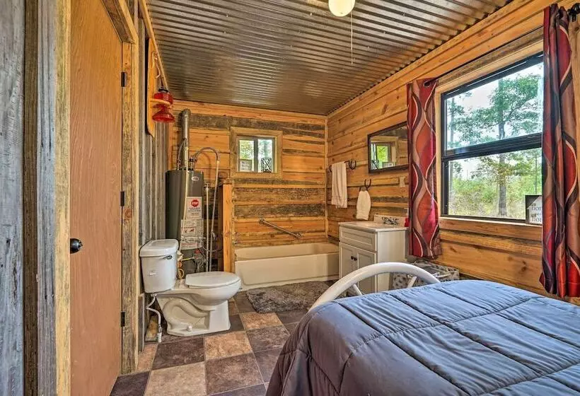 Wright City Cabin W/ Fire Pit + Forest Views!