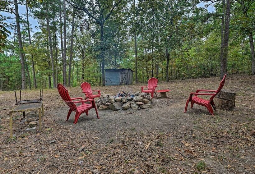 Wright City Cabin W/ Fire Pit + Forest Views!