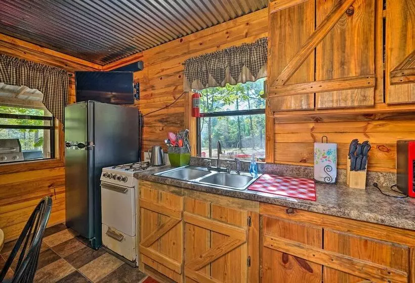 Wright City Cabin W/ Fire Pit + Forest Views!
