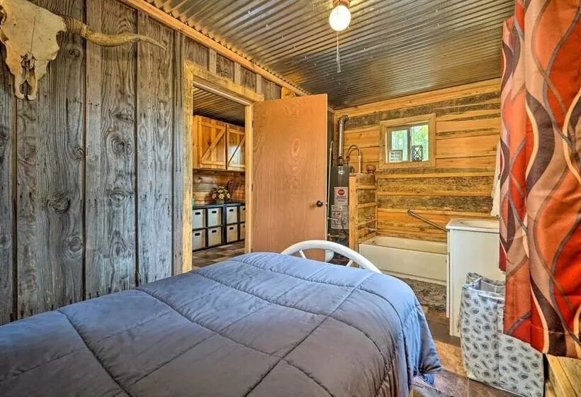 Wright City Cabin W/ Fire Pit + Forest Views!