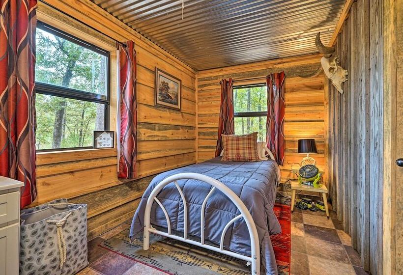 Wright City Cabin W/ Fire Pit + Forest Views!