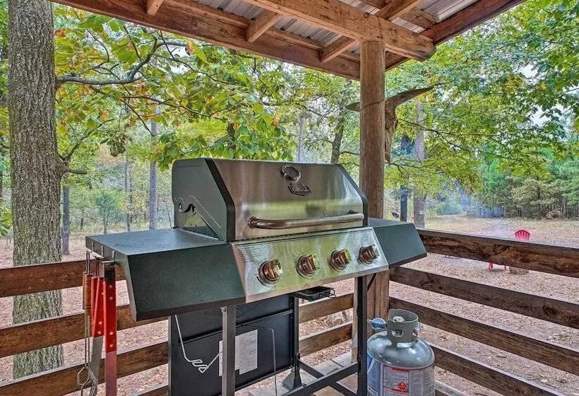 Wright City Cabin W/ Fire Pit + Forest Views!