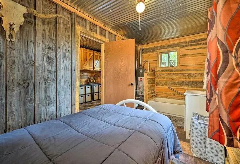 Wright City Cabin W/ Fire Pit + Forest Views!