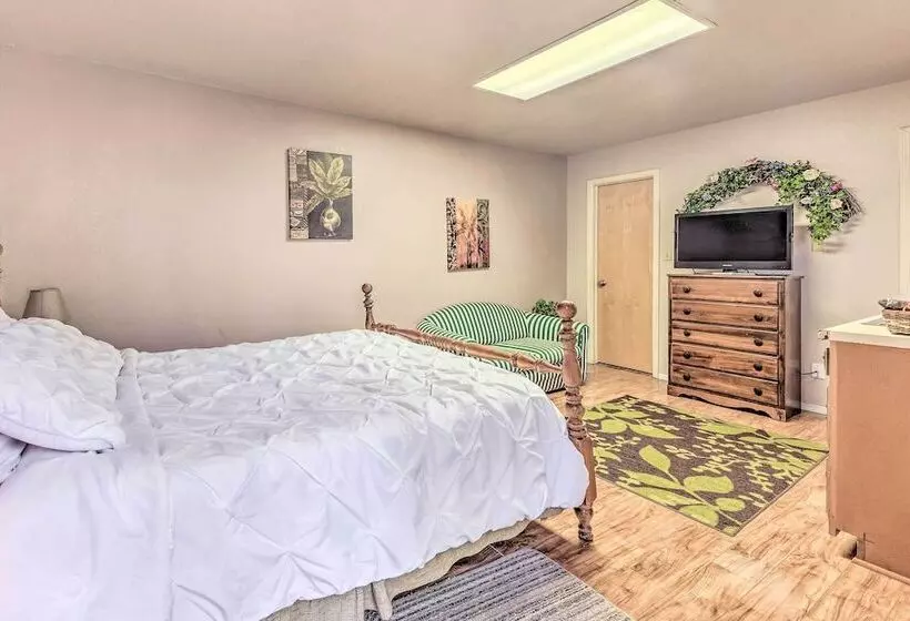 Dog Friendly Alto Escape W/ Hot Tub + Foosball!