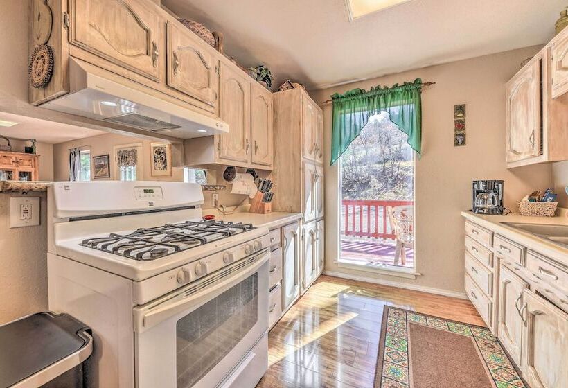 Dog Friendly Alto Escape W/ Hot Tub + Foosball!