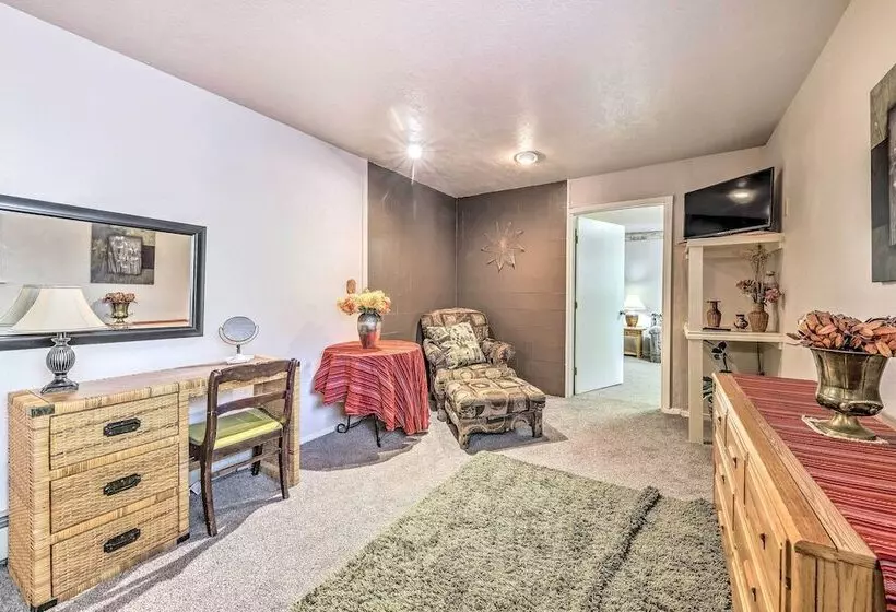 Dog Friendly Alto Escape W/ Hot Tub + Foosball!