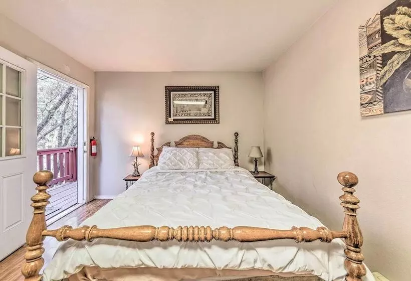 Dog Friendly Alto Escape W/ Hot Tub + Foosball!