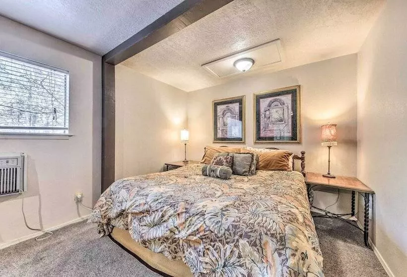 Dog Friendly Alto Escape W/ Hot Tub + Foosball!