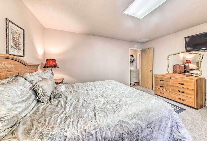 Dog Friendly Alto Escape W/ Hot Tub + Foosball!