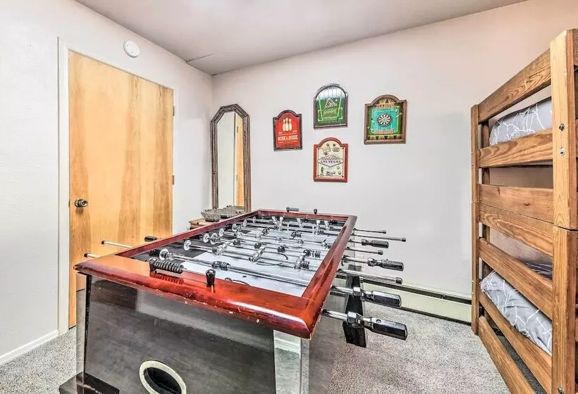 Dog Friendly Alto Escape W/ Hot Tub + Foosball!