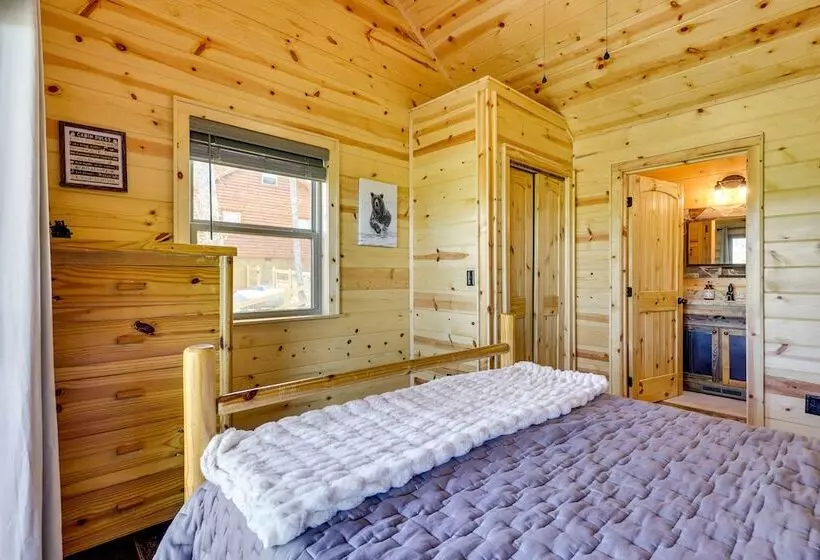 Beautiful Murphy Cabin W/ Mountain View & Fire Pit