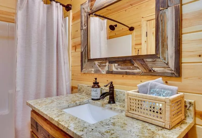 Beautiful Murphy Cabin W/ Mountain View & Fire Pit