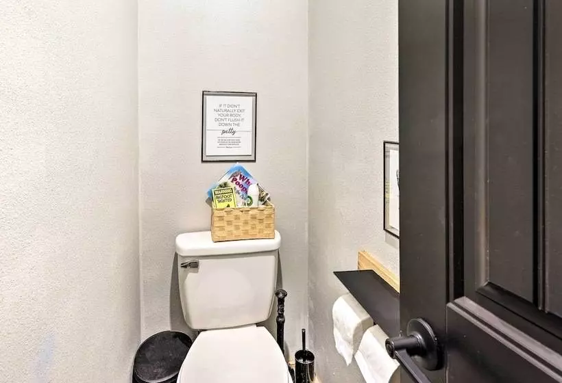 Beaver Lake Home On 3 Acres W/ Lake Access!