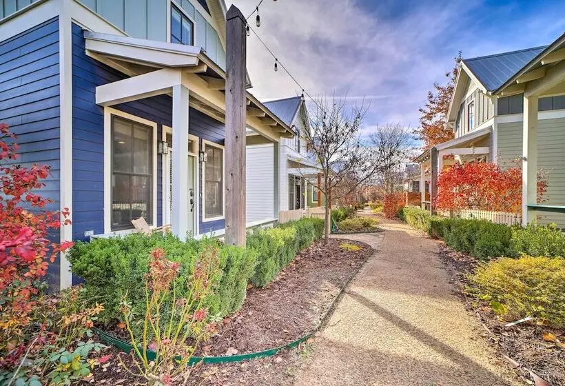 Carlton Landing Home: Walk To Lake & Parks!