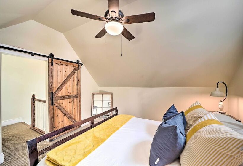 Carlton Landing Home: Walk To Lake & Parks!