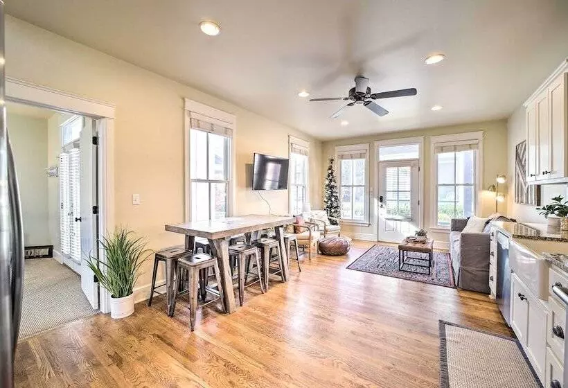 Carlton Landing Home: Walk To Lake & Parks!