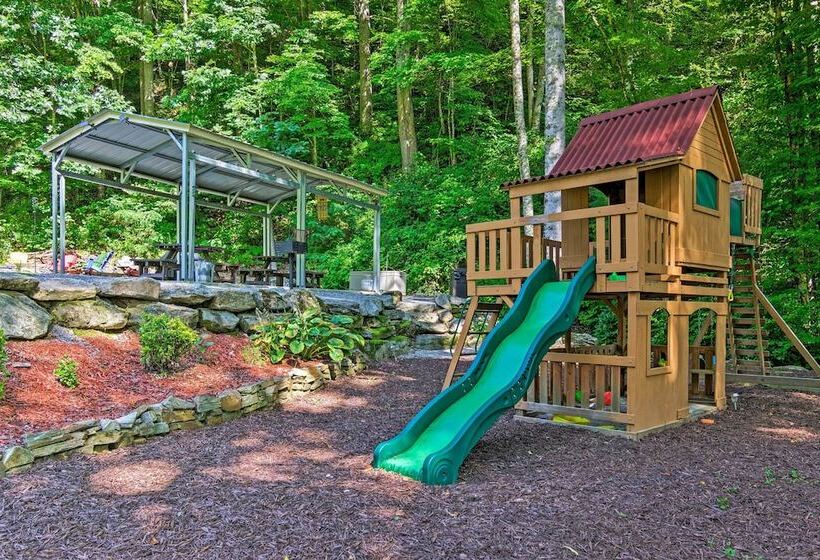 Clyde Cabin Hideaway: Porch & Grill