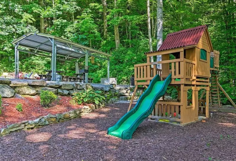 Clyde Cabin Hideaway: Porch & Grill