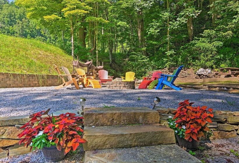 Clyde Cabin Hideaway: Porch & Grill