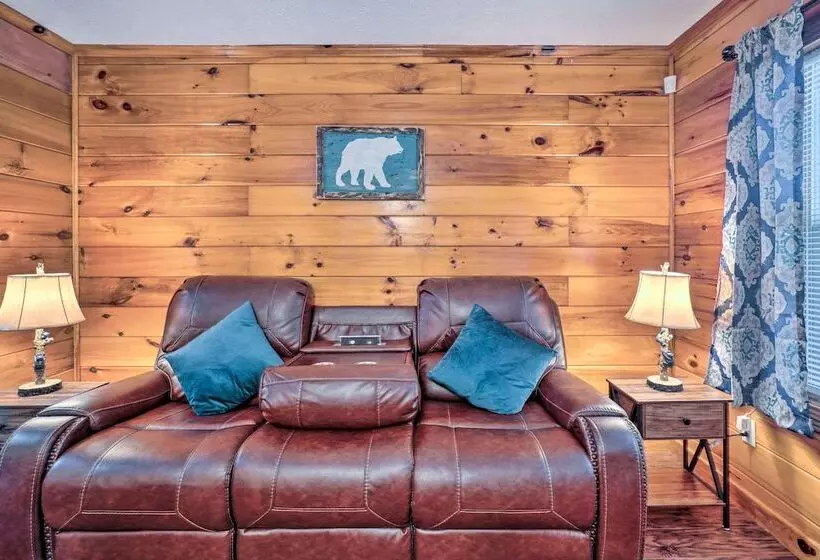 Charming Jamestown Cabin W/ Large Backyard!