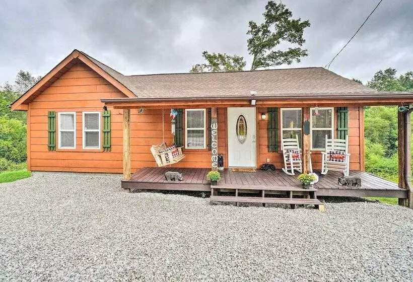 Charming Jamestown Cabin W/ Large Backyard!