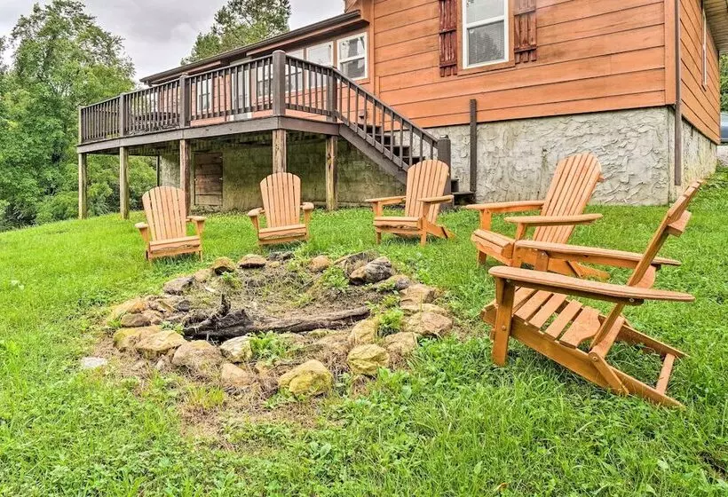 Charming Jamestown Cabin W/ Large Backyard!