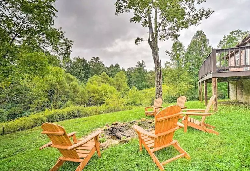 Charming Jamestown Cabin W/ Large Backyard!