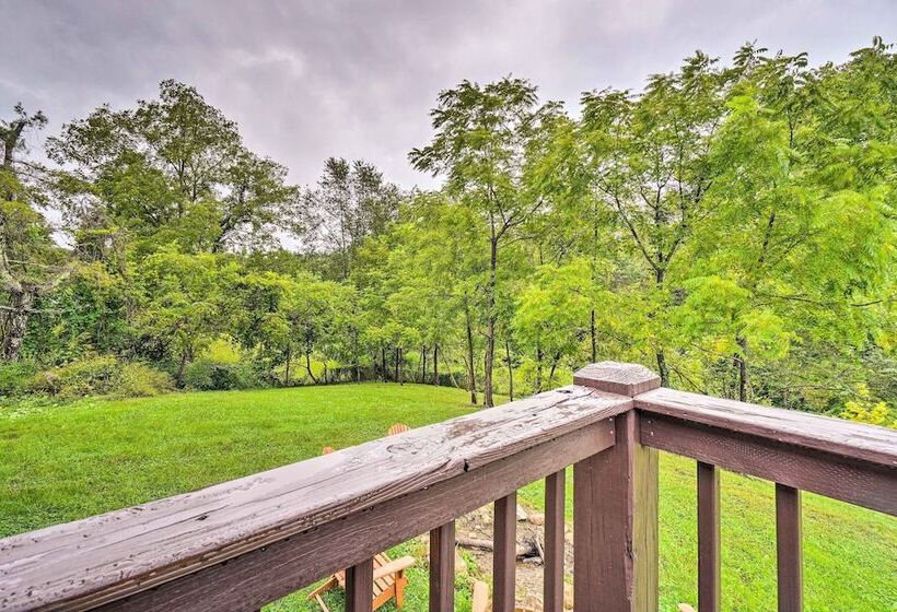 Charming Jamestown Cabin W/ Large Backyard!