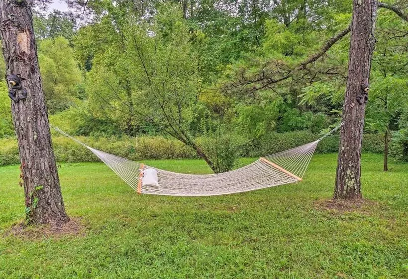 Charming Jamestown Cabin W/ Large Backyard!