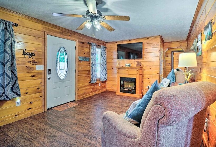 Charming Jamestown Cabin W/ Large Backyard!