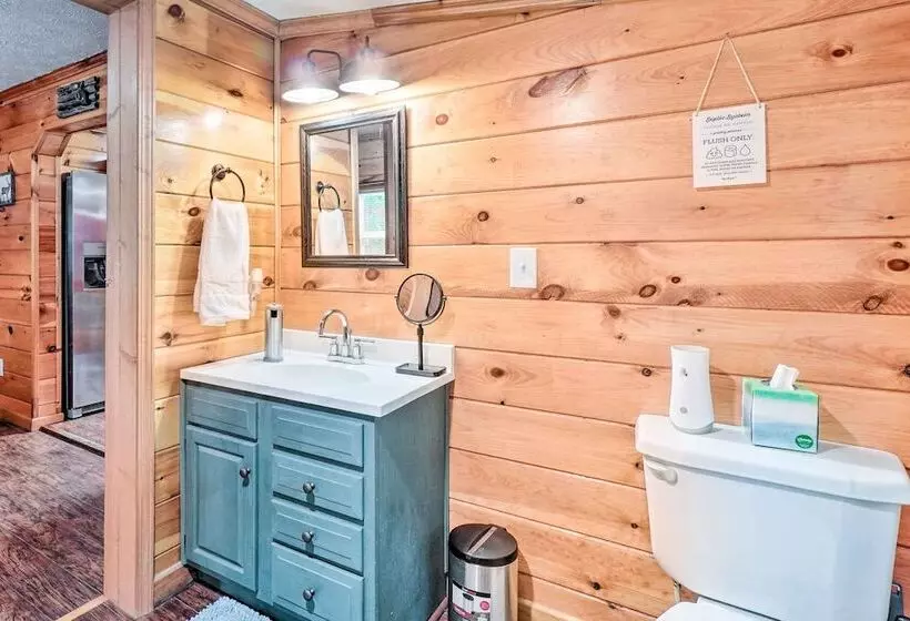 Charming Jamestown Cabin W/ Large Backyard!