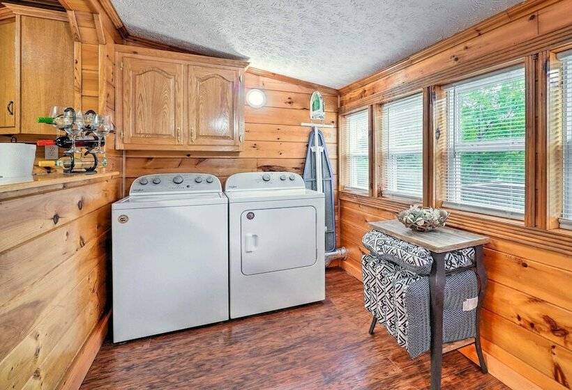 Charming Jamestown Cabin W/ Large Backyard!