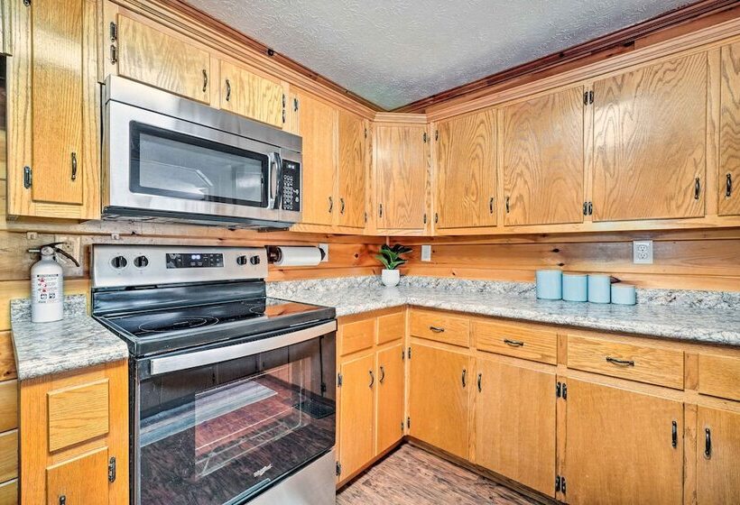 Charming Jamestown Cabin W/ Large Backyard!