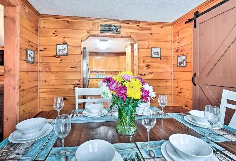 Charming Jamestown Cabin W/ Large Backyard!