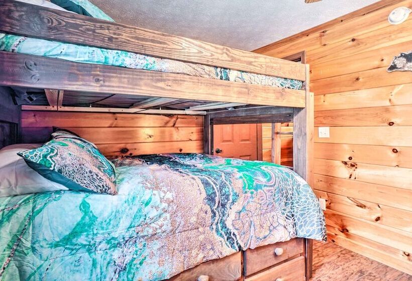 Charming Jamestown Cabin W/ Large Backyard!