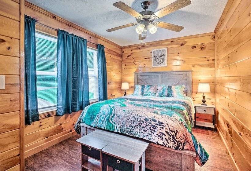 Charming Jamestown Cabin W/ Large Backyard!