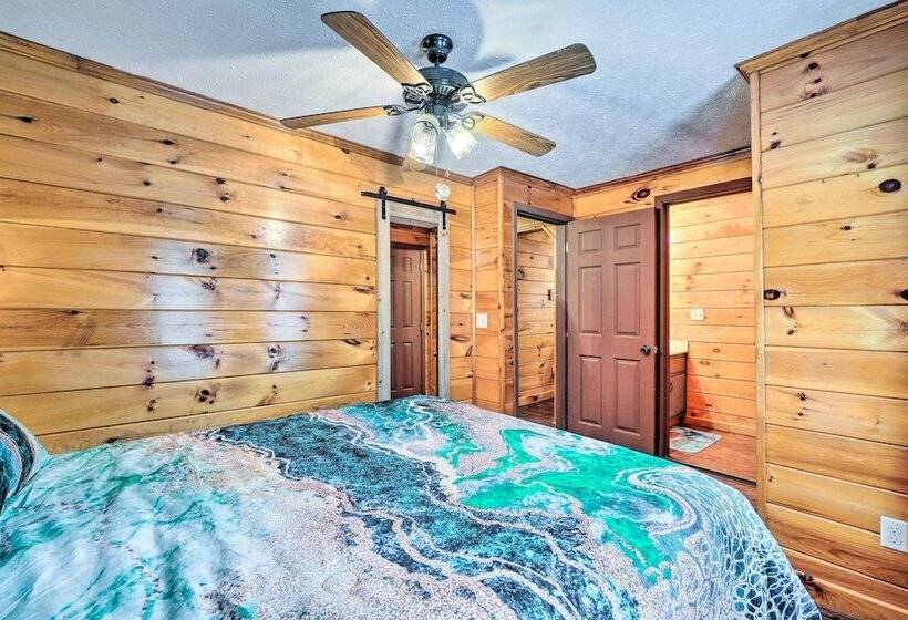 Charming Jamestown Cabin W/ Large Backyard!